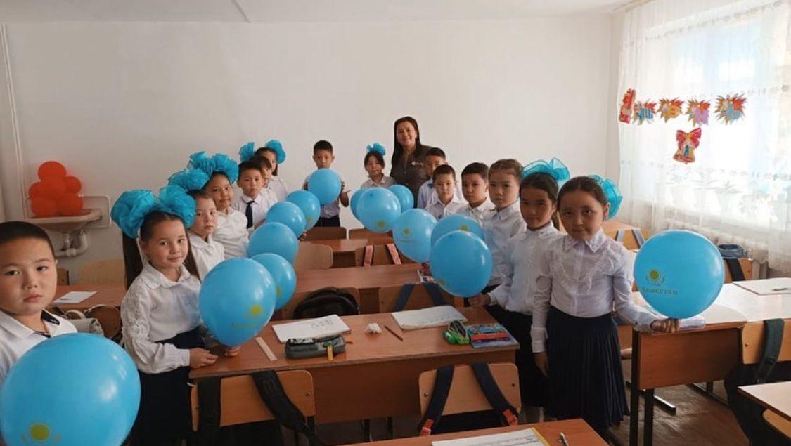 #Достық №11 орта мектебі 🔔1 қыркүйек- "Білім күніне" орай, 1-11 сыныптар арасында "Білімге ұмтылу, еңбексүйгіштік және патриотизм" тақырыбында сынып сағаттар өтілді.