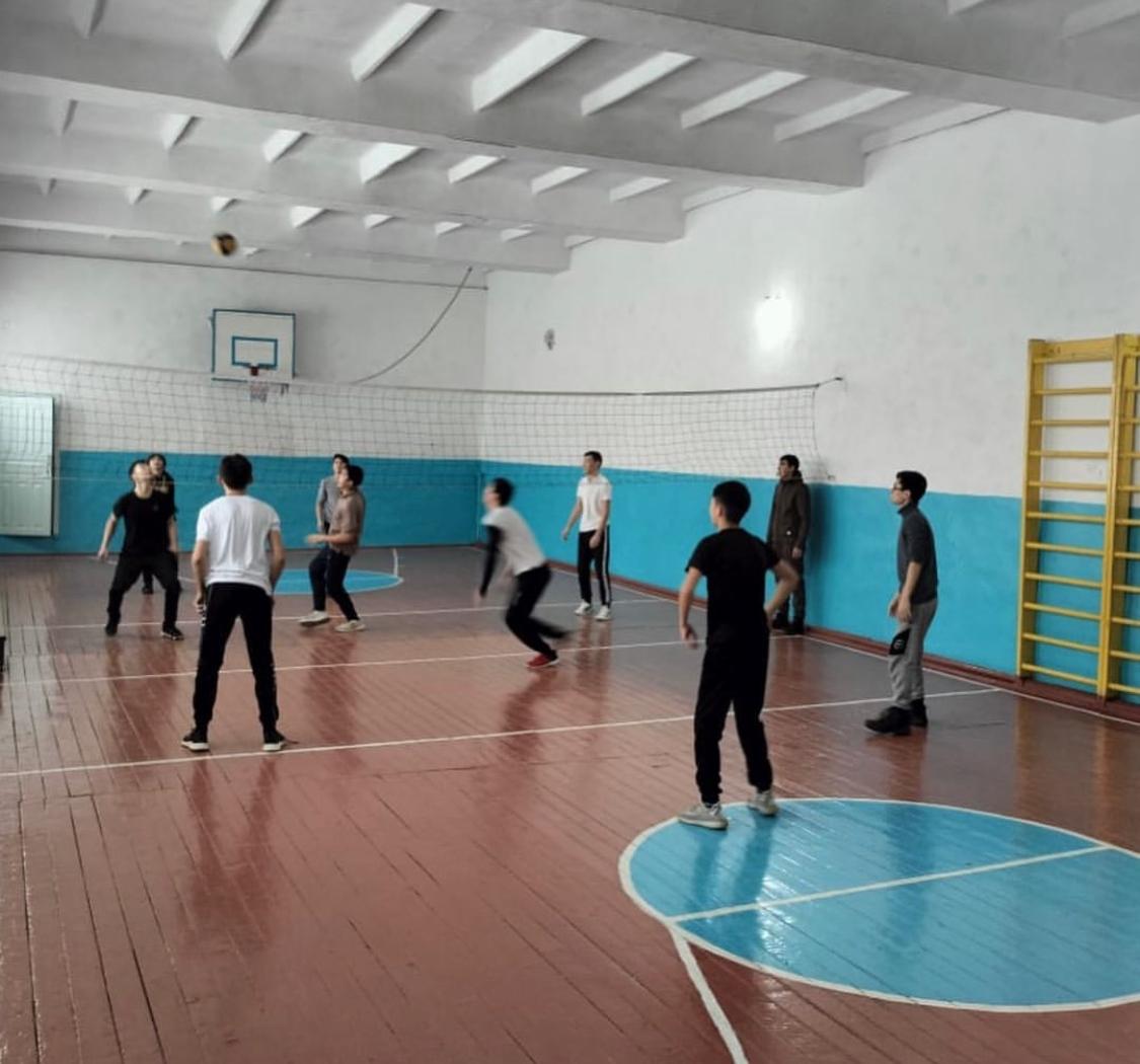 #достық11ортамектебі #жетісуоблысы Жаңа жыл мерекесіне орай өткізілген мектепішілік волейбол,баскетбол жарысы өтті.